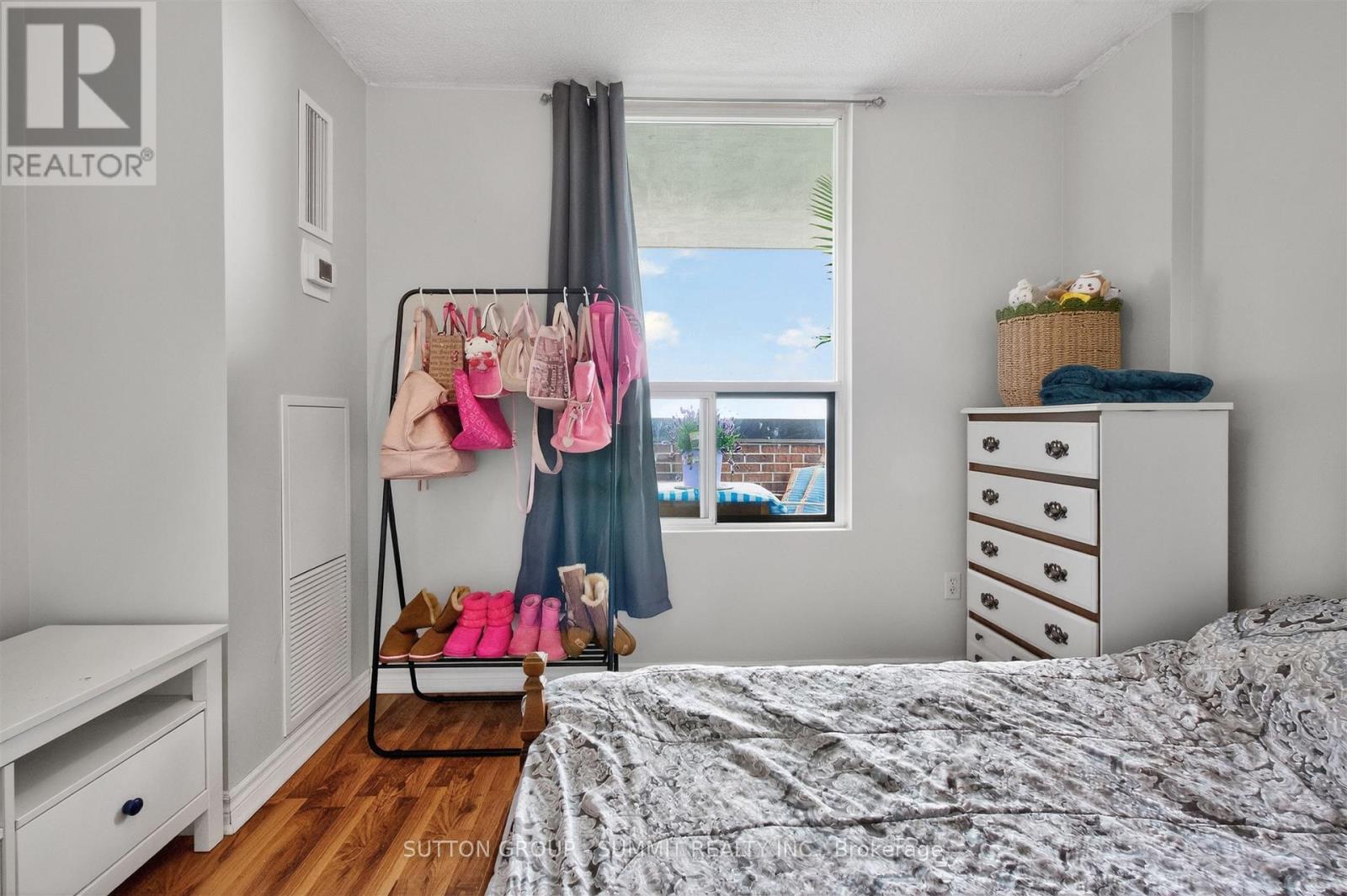 #1606 1535 LAKESHORE ROAD E - 27