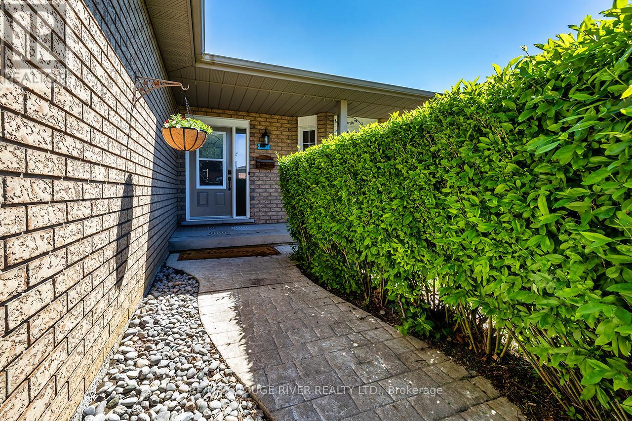 640 PINEWOOD DRIVE - 3