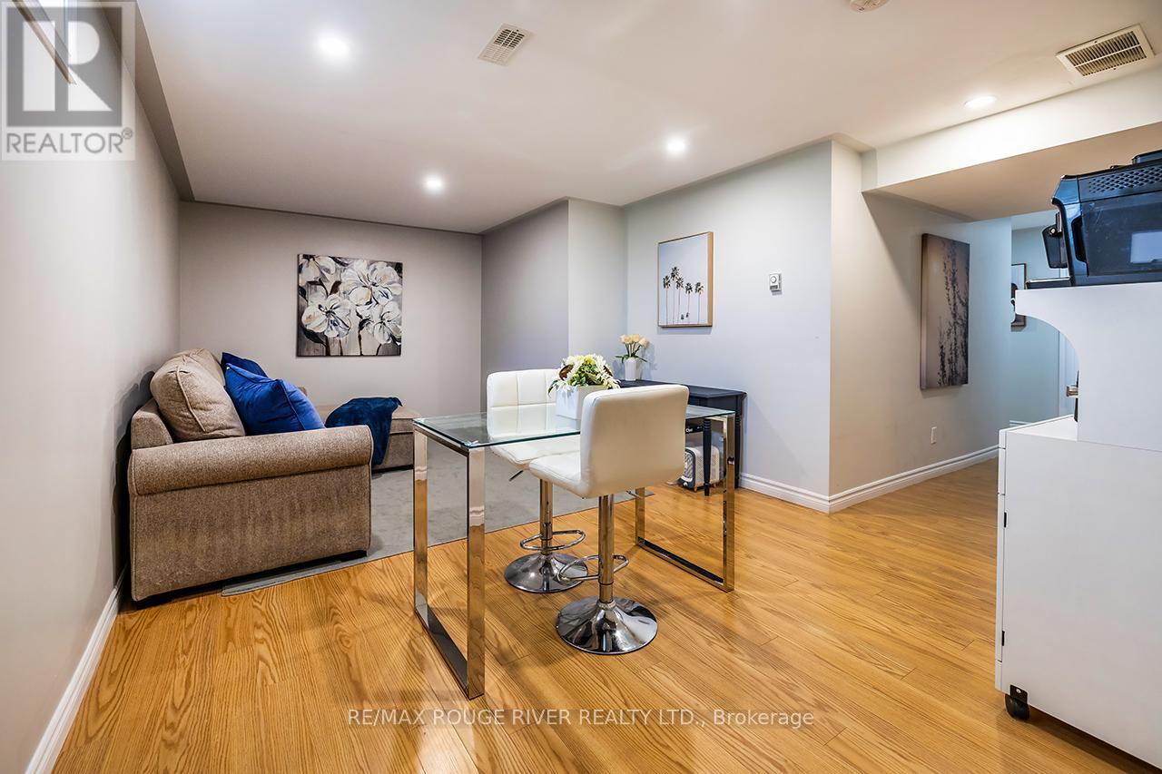 640 PINEWOOD DRIVE - 33