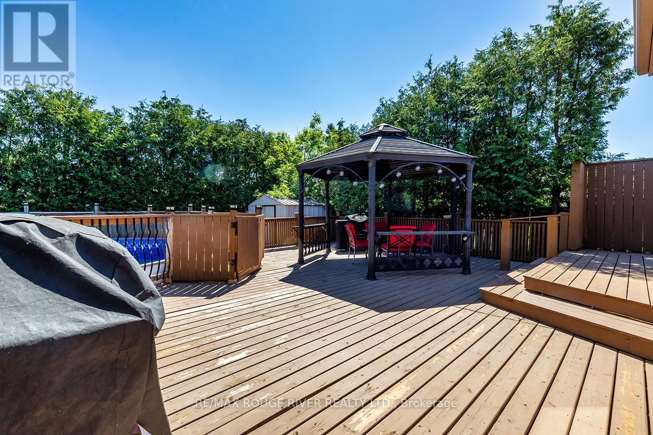 640 PINEWOOD DRIVE - 43