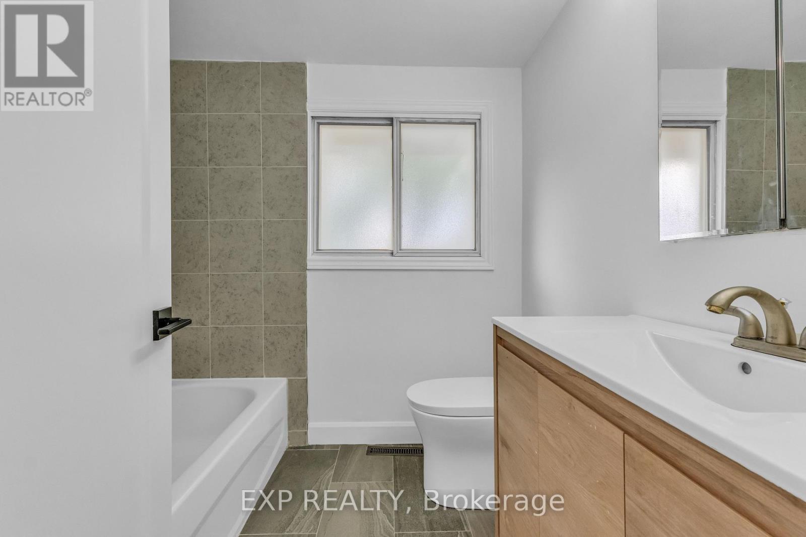 113 GREEN ROAD - 21