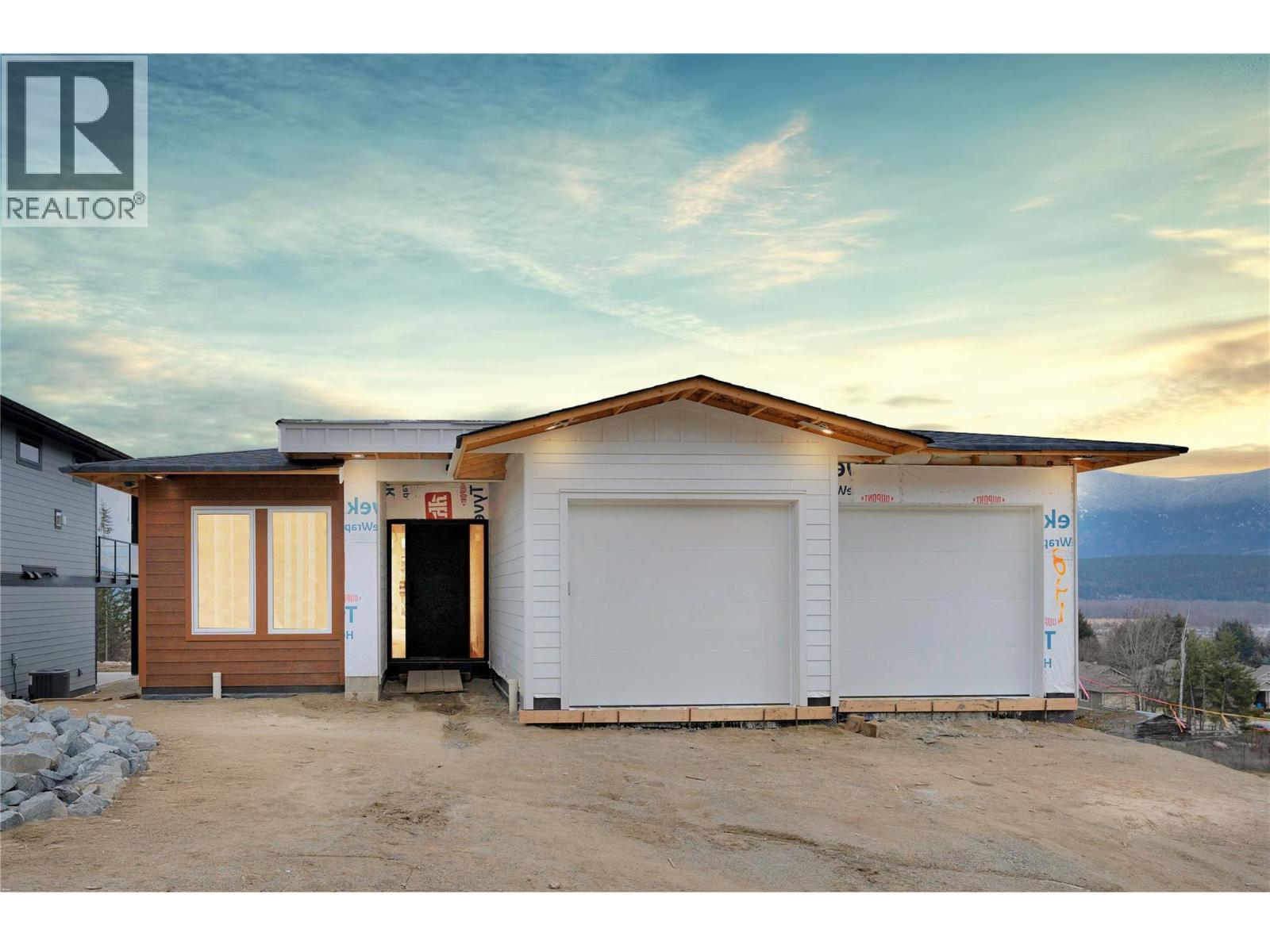 931 25 Avenue SW - 1