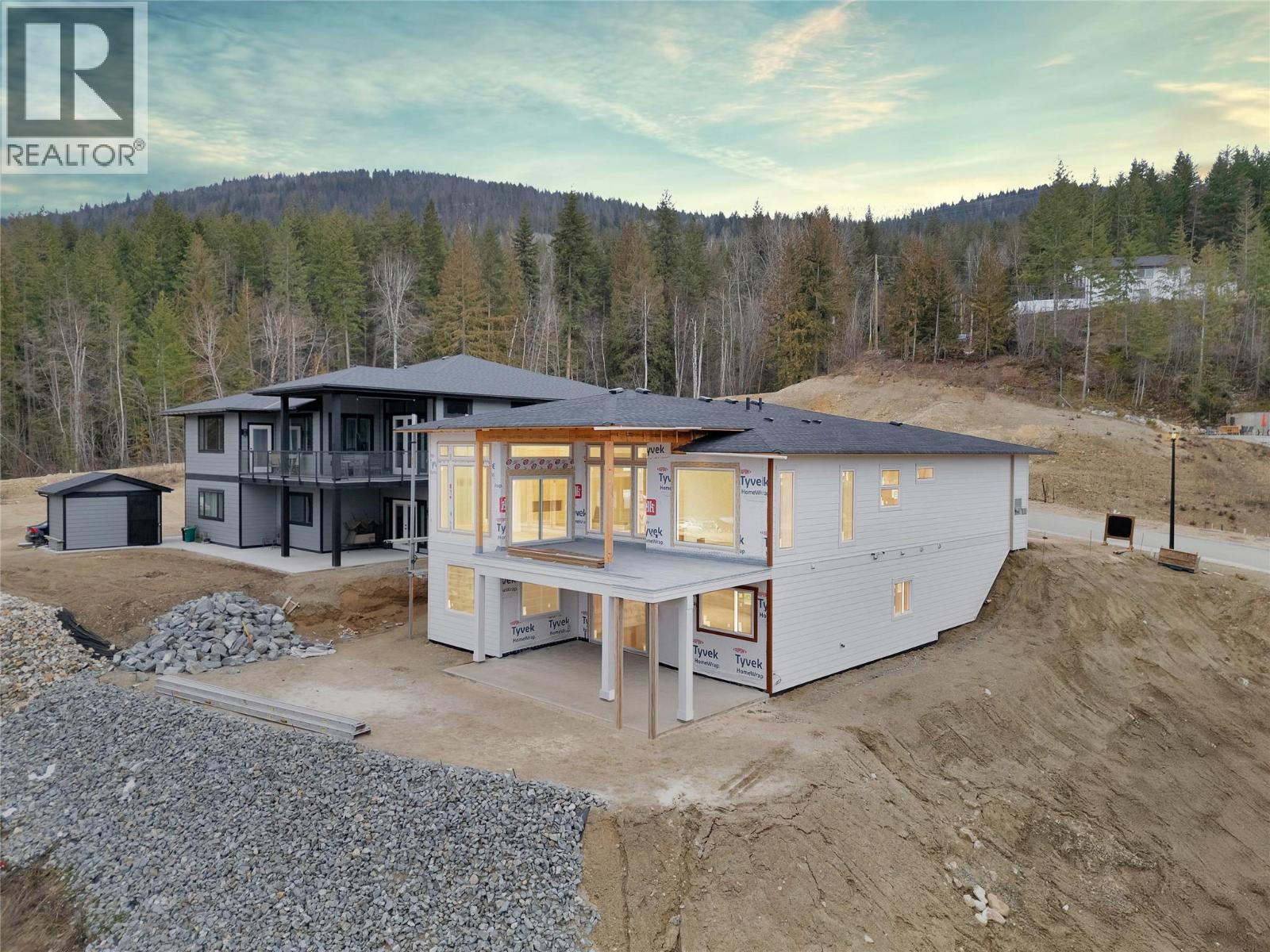931 25 Avenue SW - 2