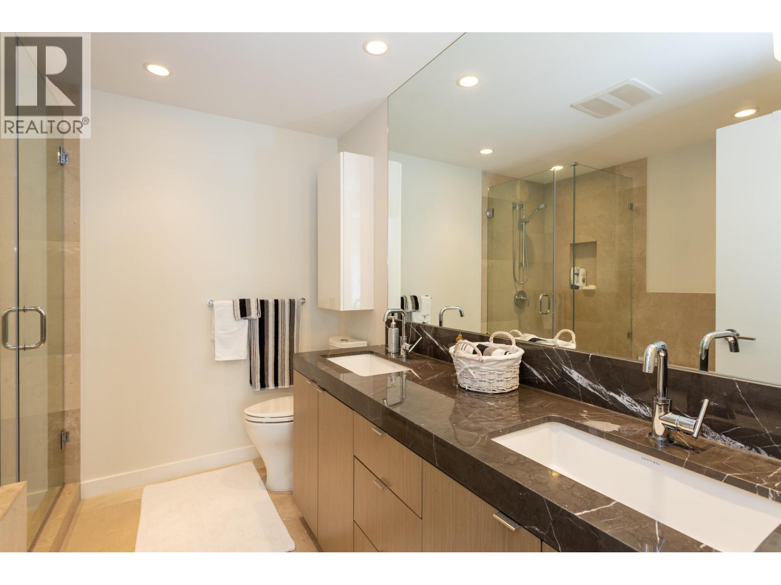 707 112 E 13TH STREET, North Vancouver