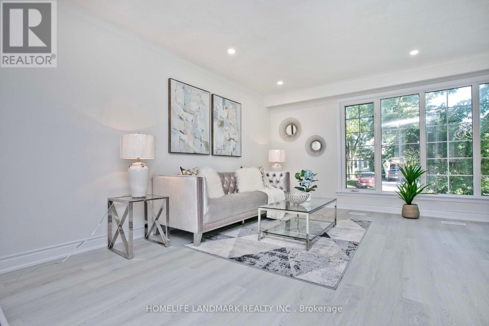 Listing photo of 517 LYNETT CRESCENT