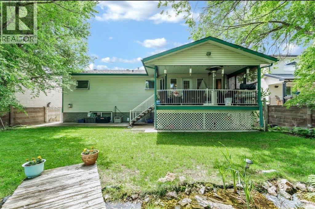 94 Perry Crescent NE — photo 10