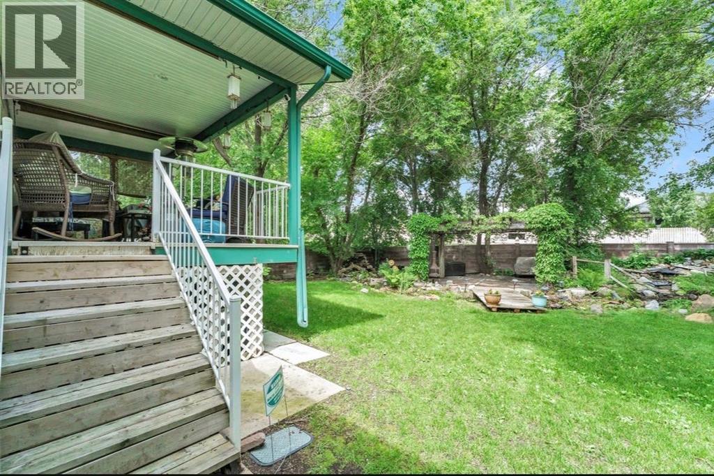 94 Perry Crescent NE — photo 11
