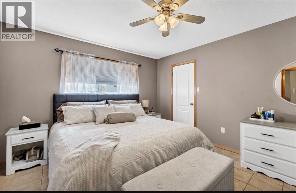 94 Perry Crescent NE — photo 13