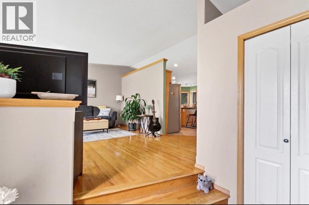 94 Perry Crescent NE — photo 36