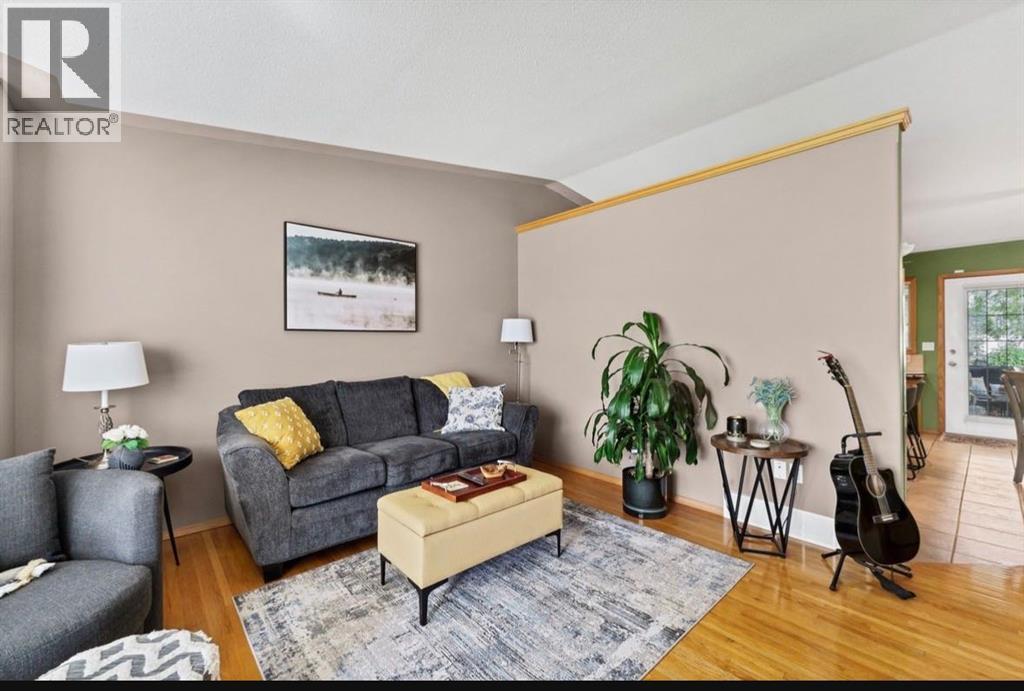 94 Perry Crescent NE - photo 5