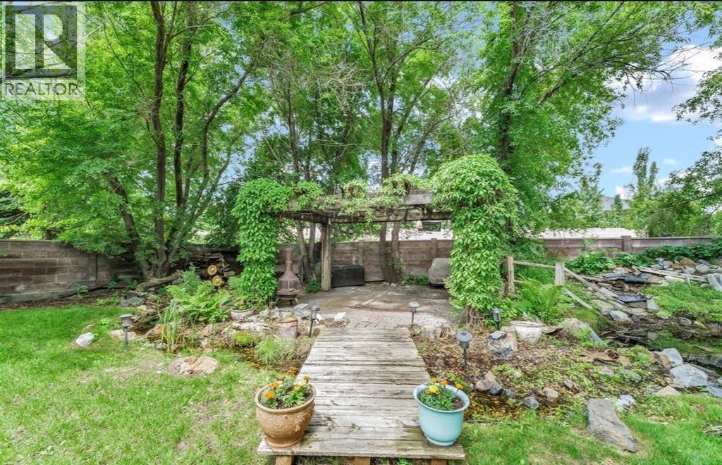 94 Perry Crescent NE — photo 8