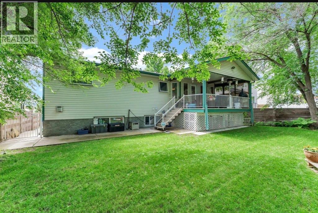 94 Perry Crescent NE — photo 9