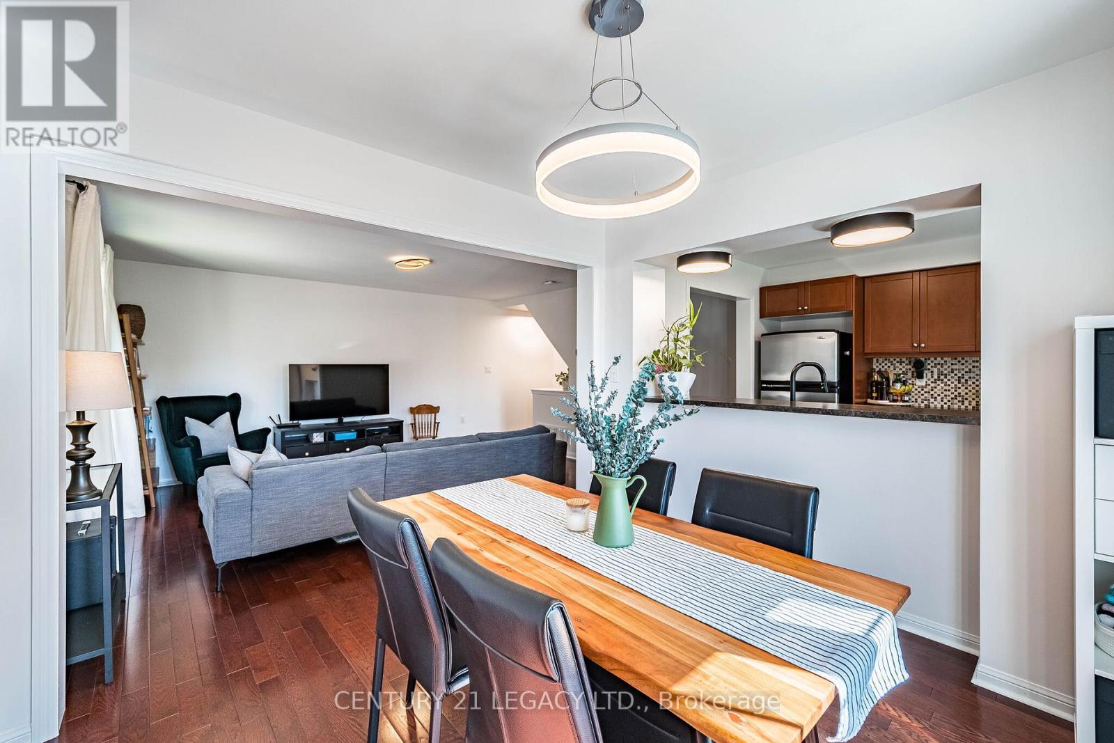 579 SPEYER CIRCLE N - 18