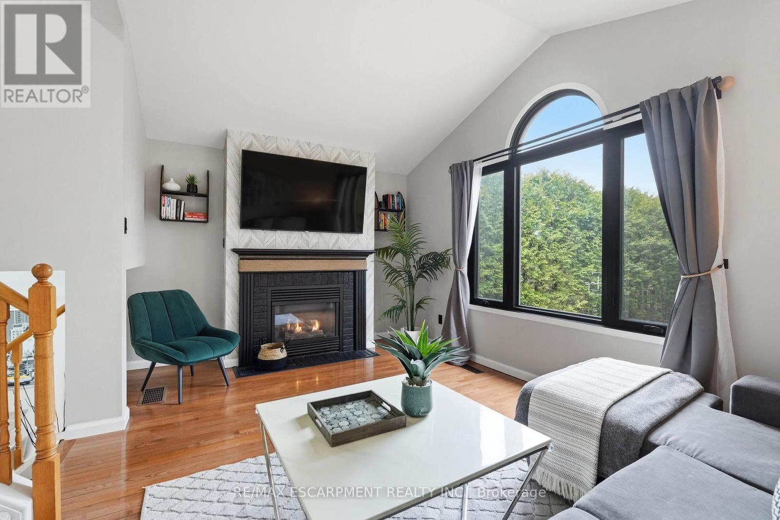 6 WOODCROFT CRESCENT - 17