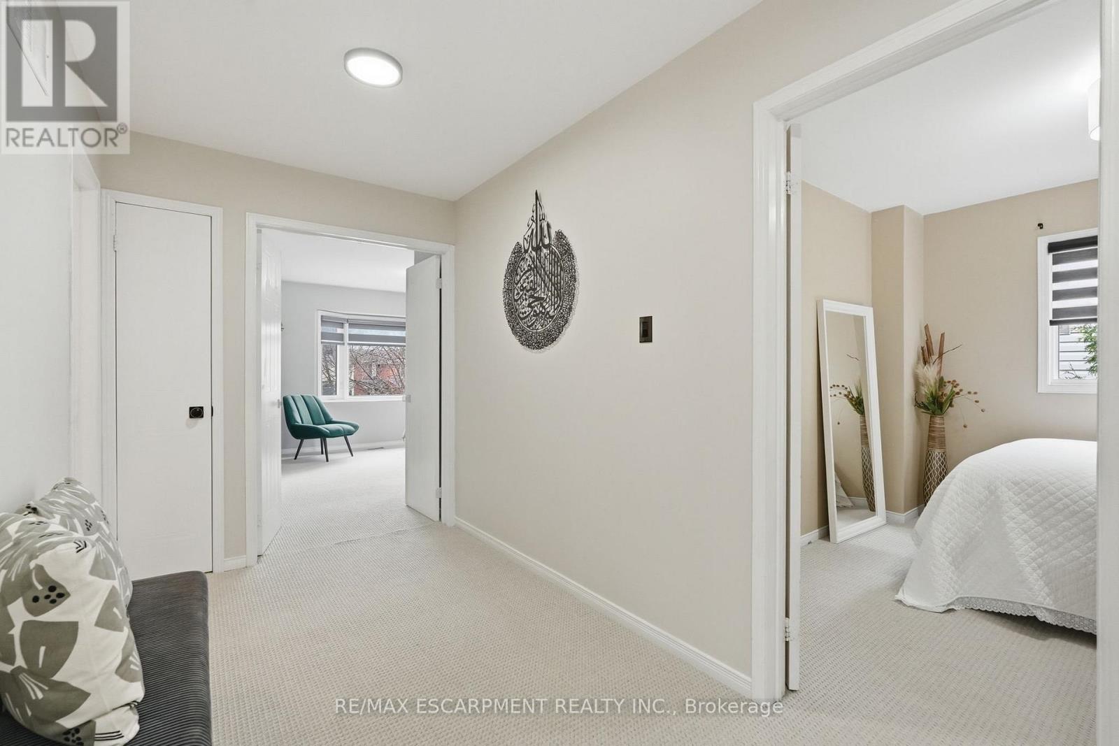 6 WOODCROFT CRESCENT - 19