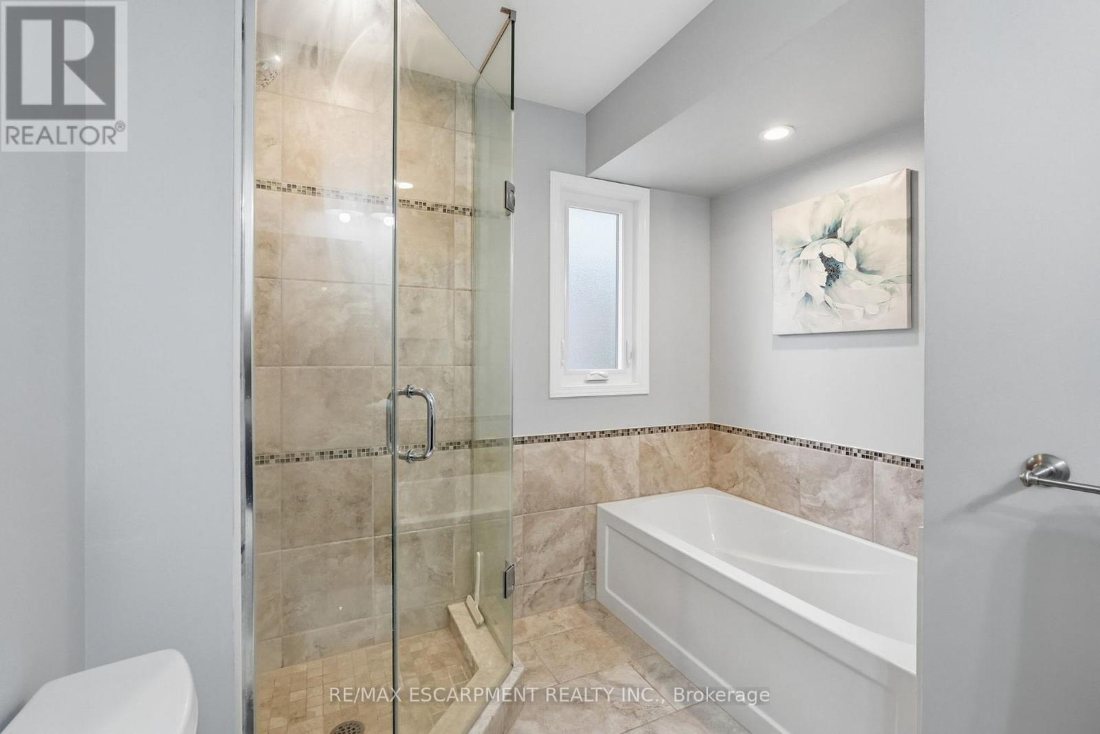 6 WOODCROFT CRESCENT - 23