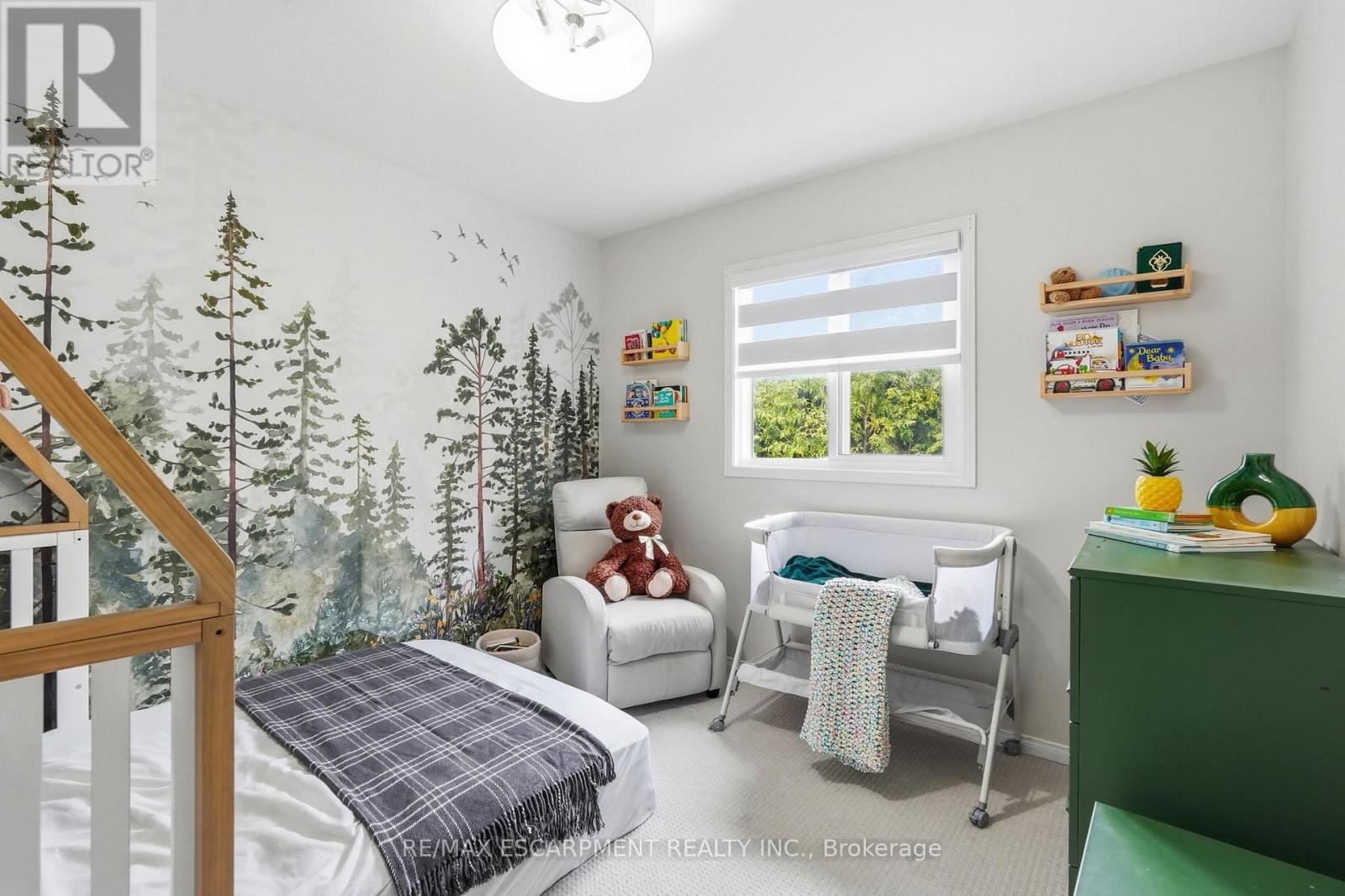 6 WOODCROFT CRESCENT - 25