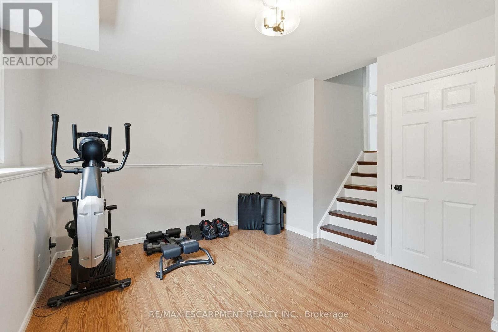 6 WOODCROFT CRESCENT - 29