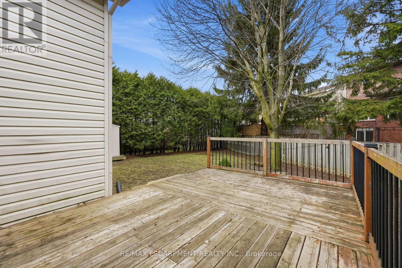 6 WOODCROFT CRESCENT - 33
