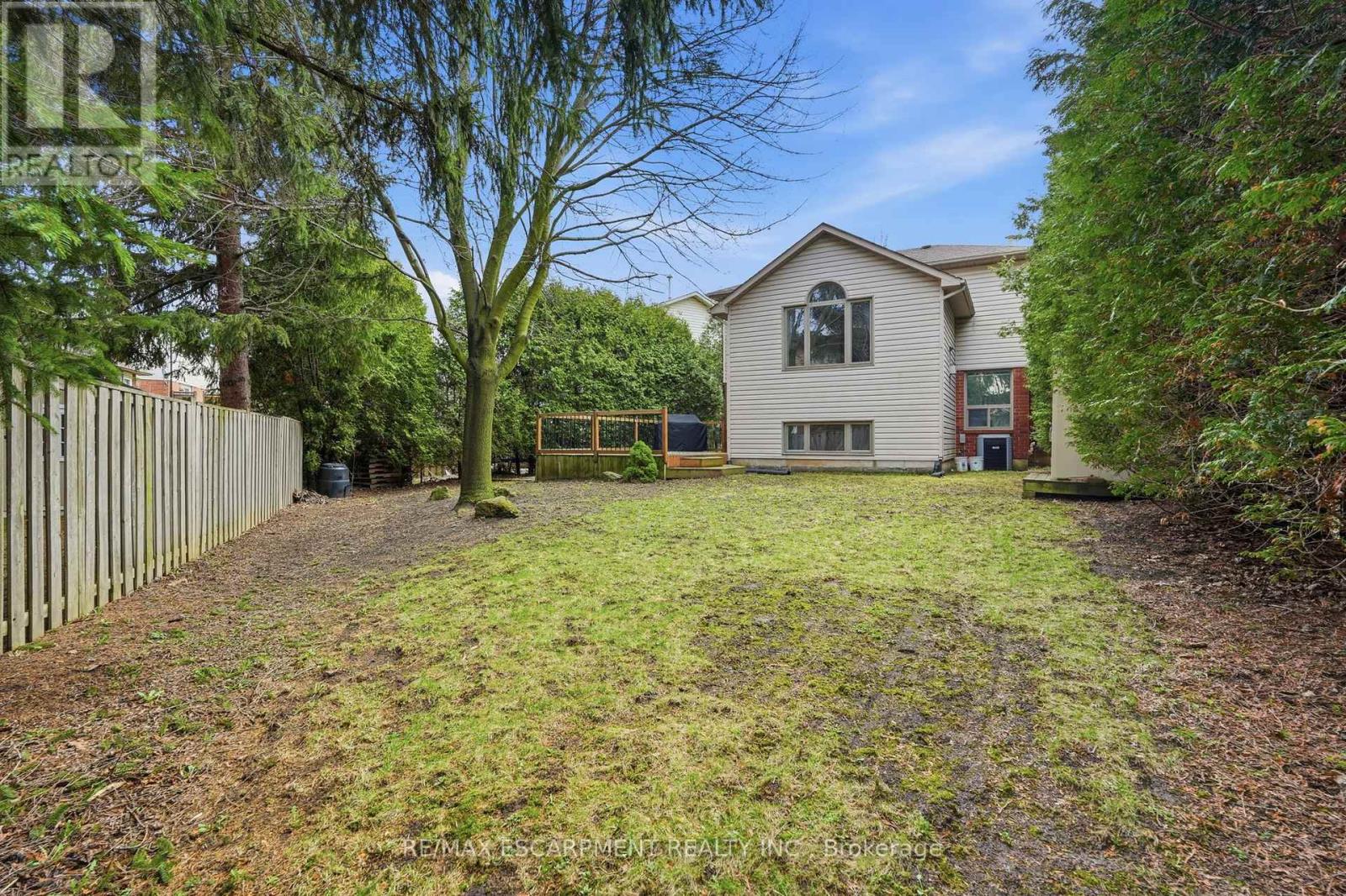 6 WOODCROFT CRESCENT - 36