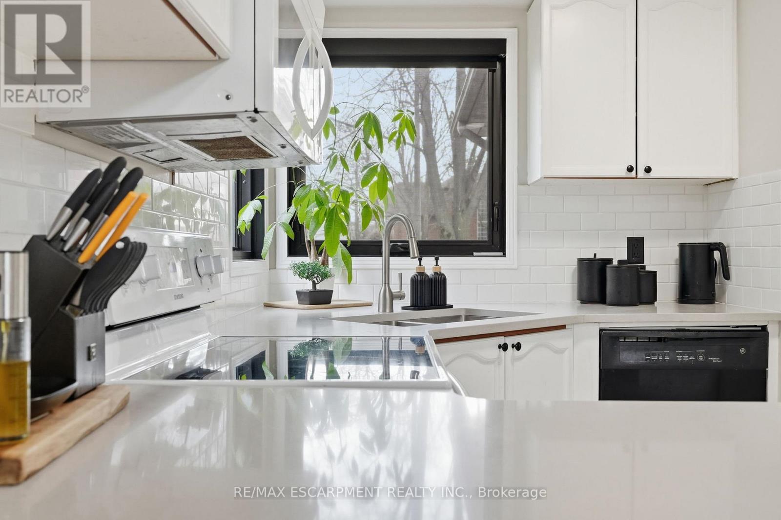 6 WOODCROFT CRESCENT - 6