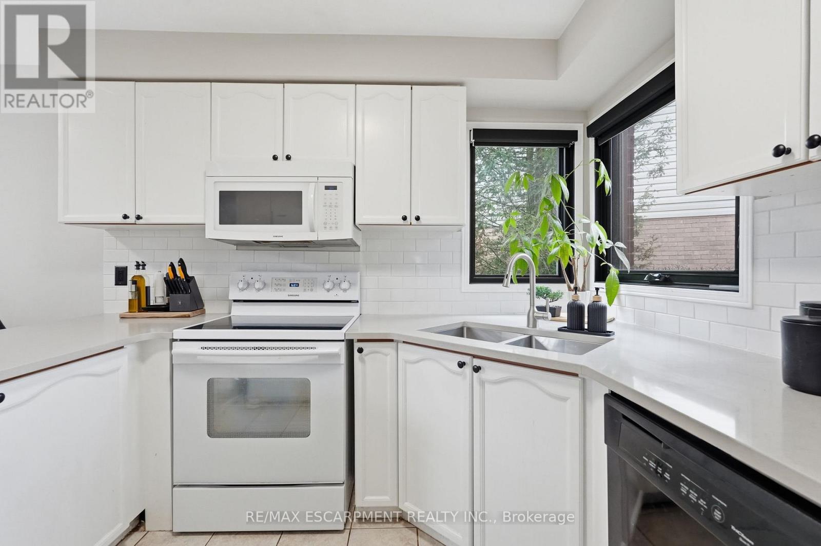 6 WOODCROFT CRESCENT - 7