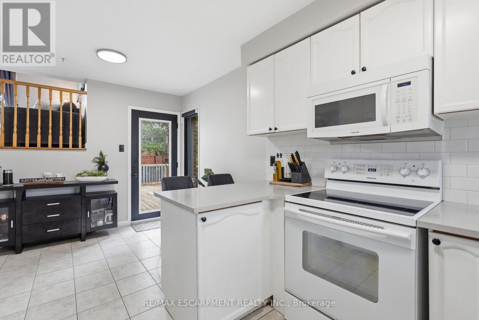 6 WOODCROFT CRESCENT - 8