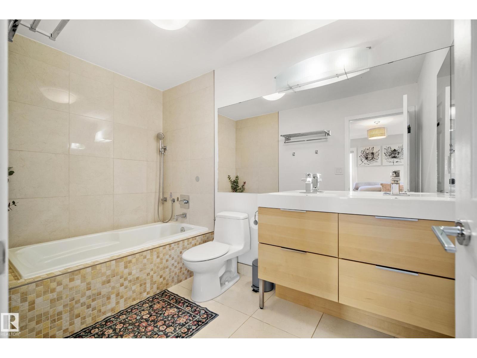 11256 10 AV NW — photo 29
