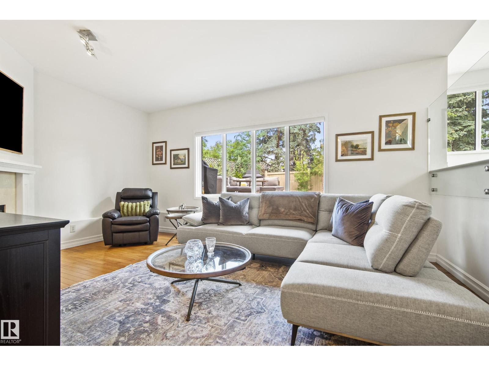 11256 10 AV NW — photo 17