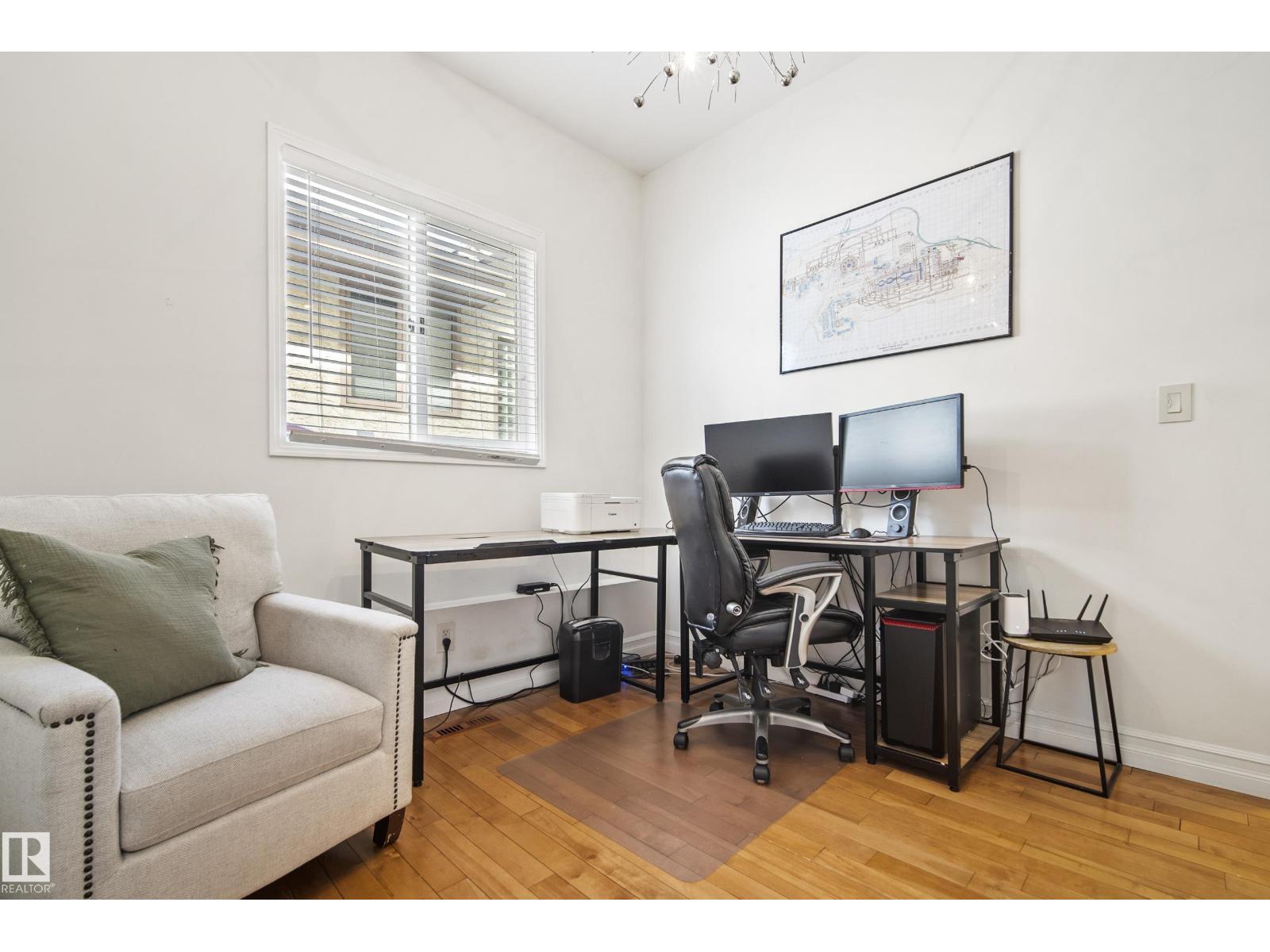 11256 10 AV NW — photo 23