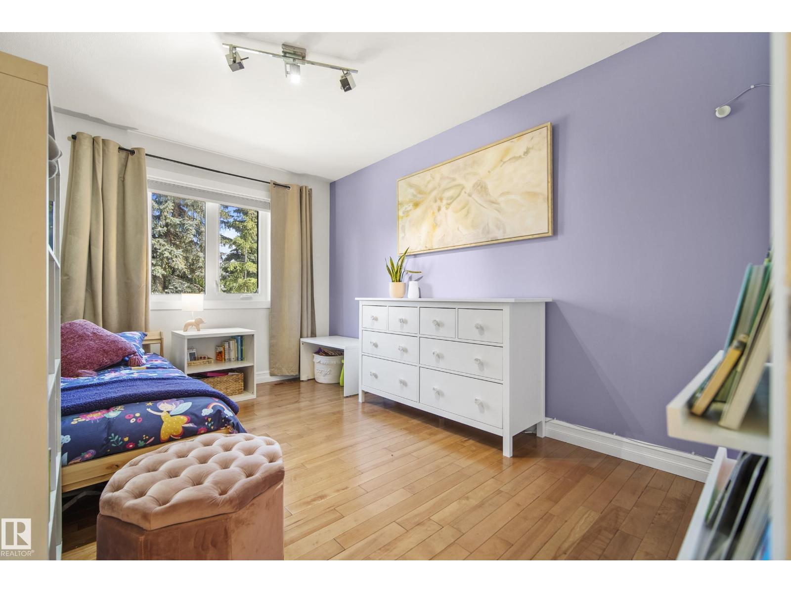 11256 10 AV NW — photo 33