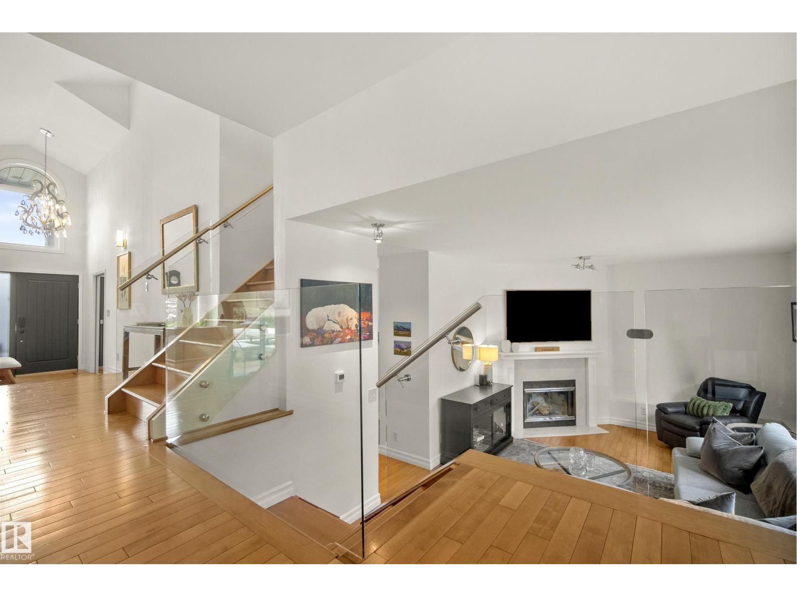 11256 10 AV NW — photo 15