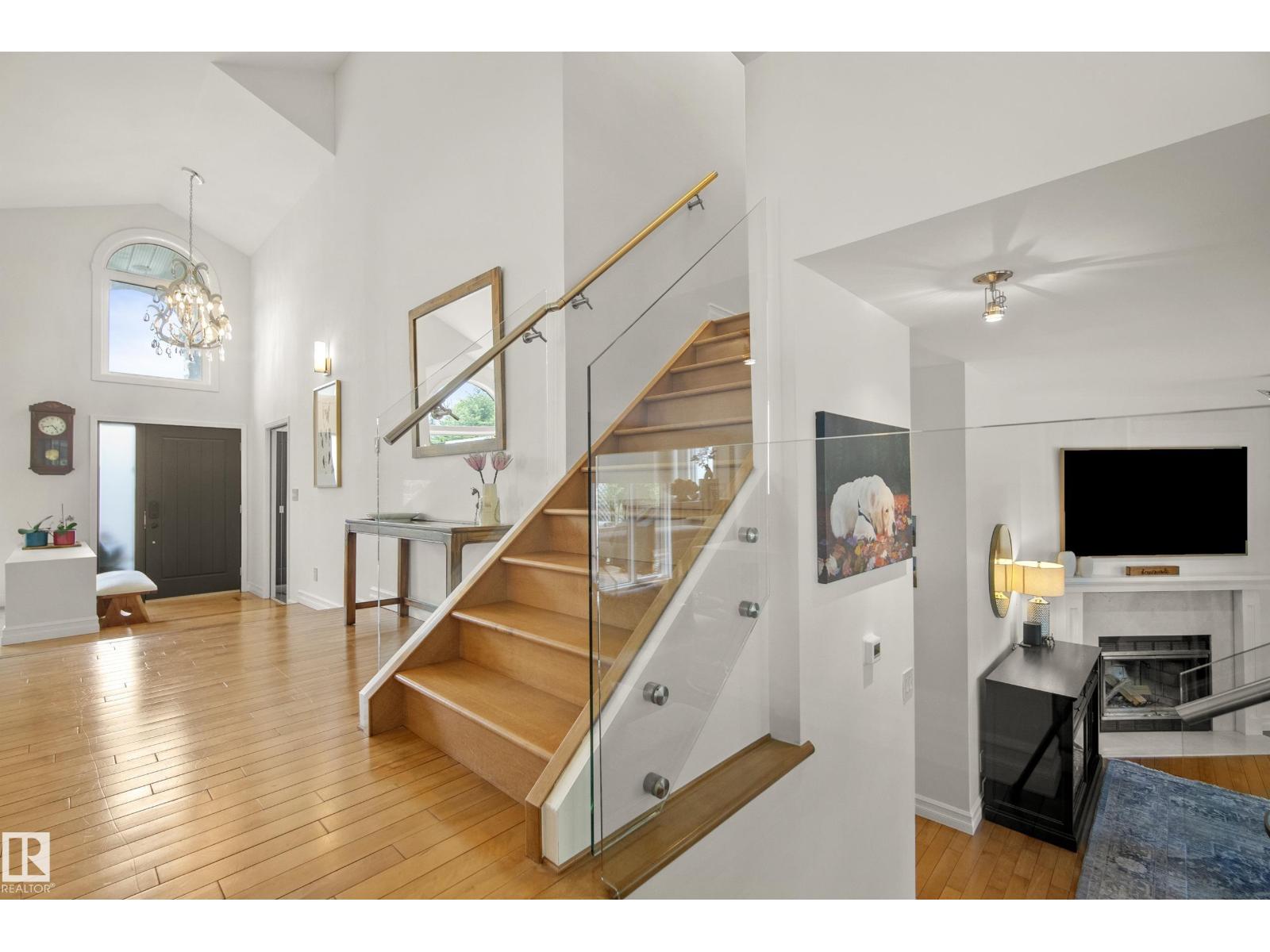 11256 10 AV NW — photo 16