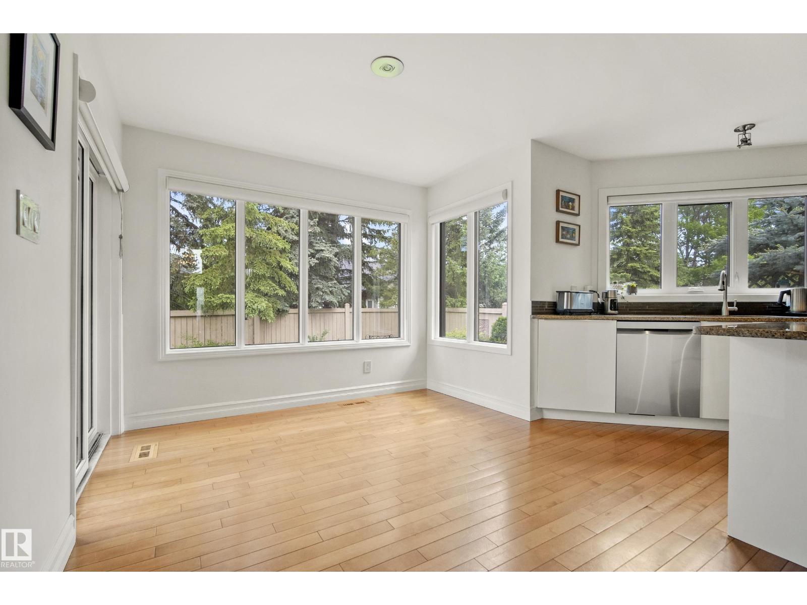 11256 10 AV NW — photo 14