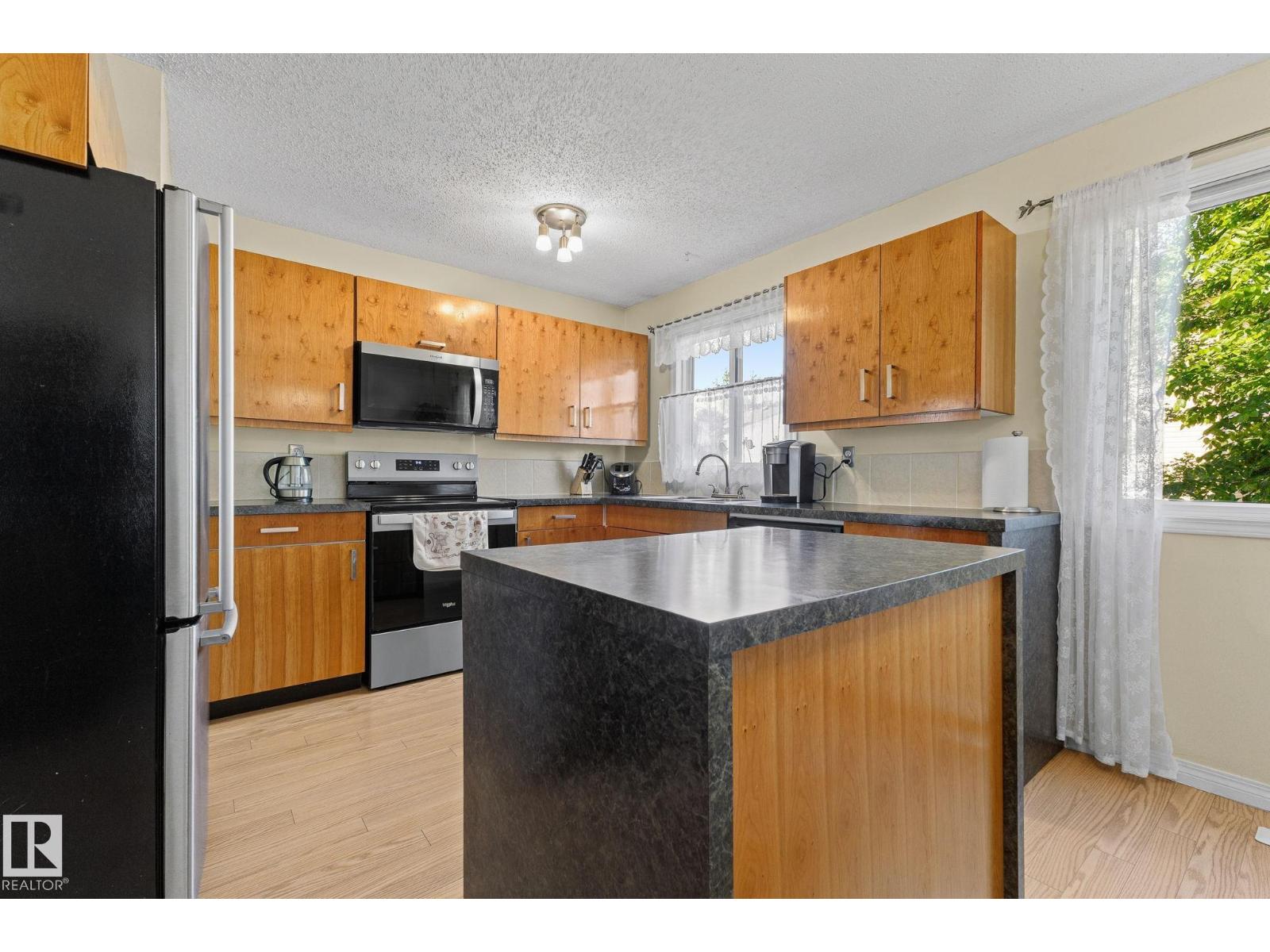 17132 103 ST NW - 11