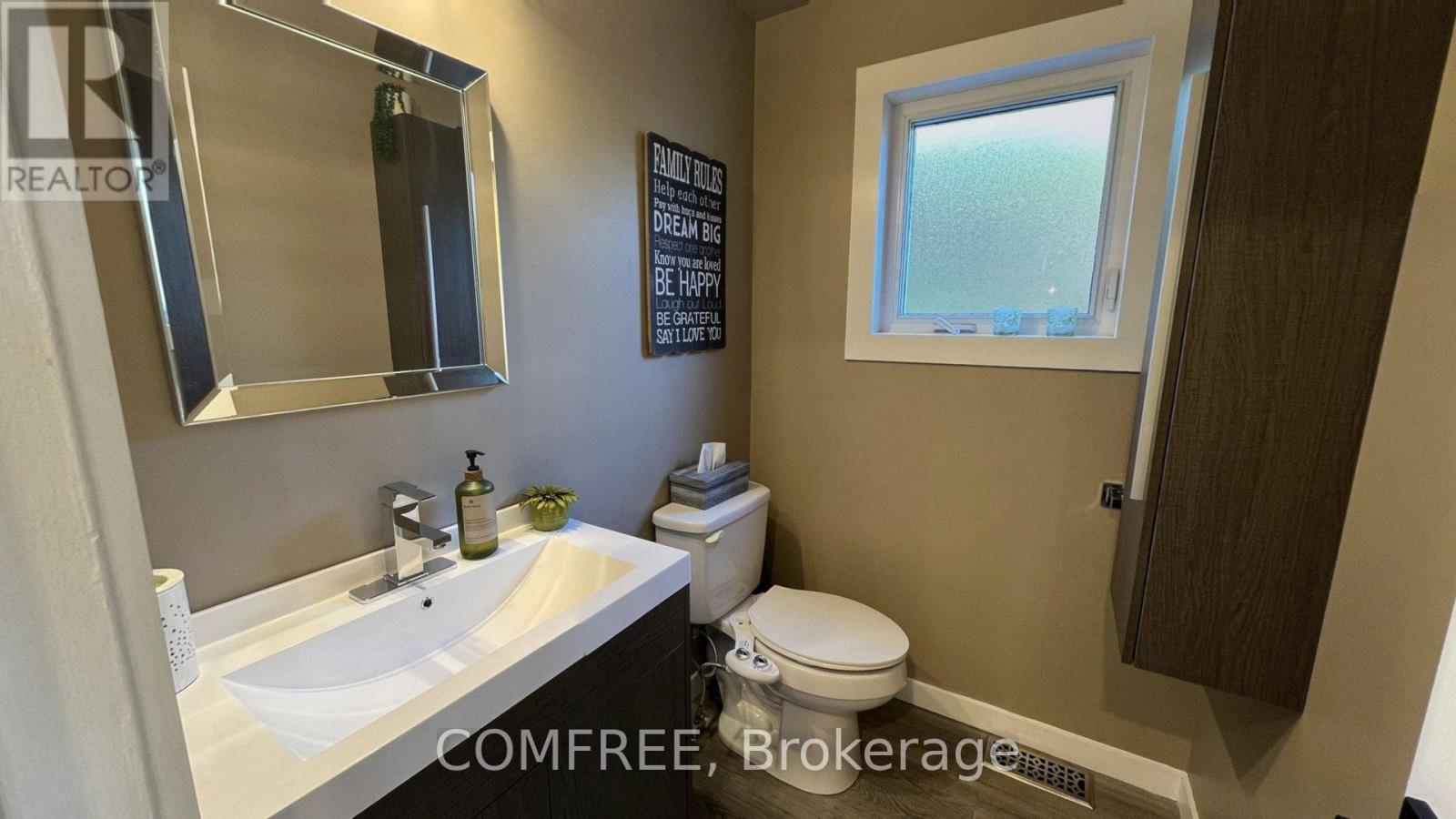 2093 BOAKE STREET - 10