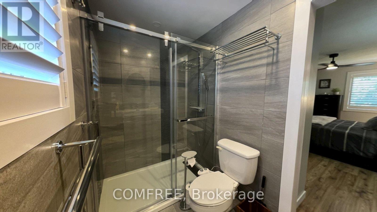 2093 BOAKE STREET - 14