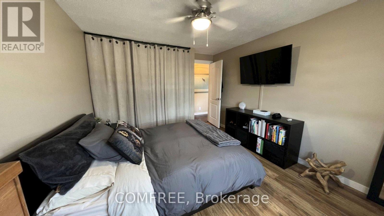 2093 BOAKE STREET - 16