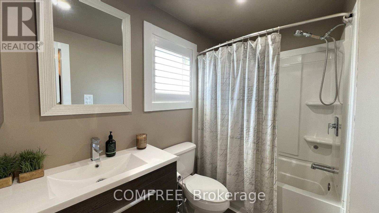 2093 BOAKE STREET - 17