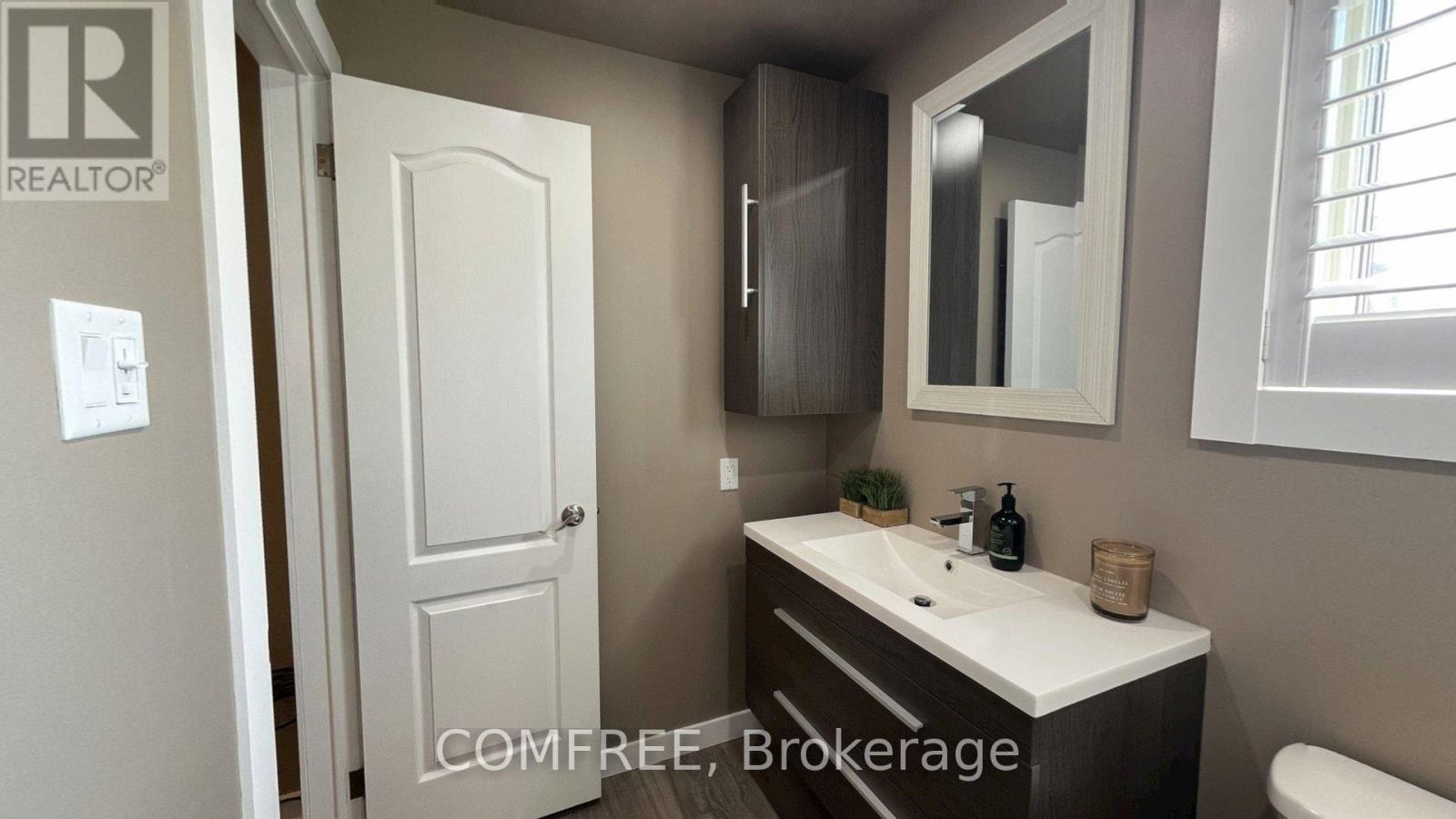 2093 BOAKE STREET - 18