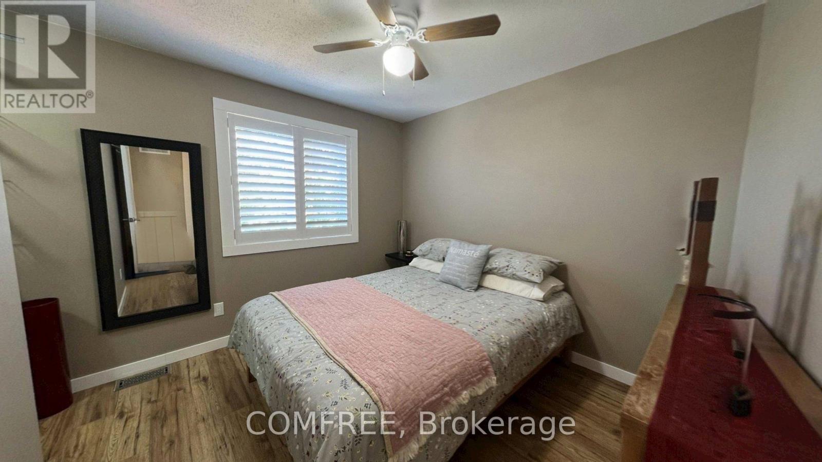 2093 BOAKE STREET - 19