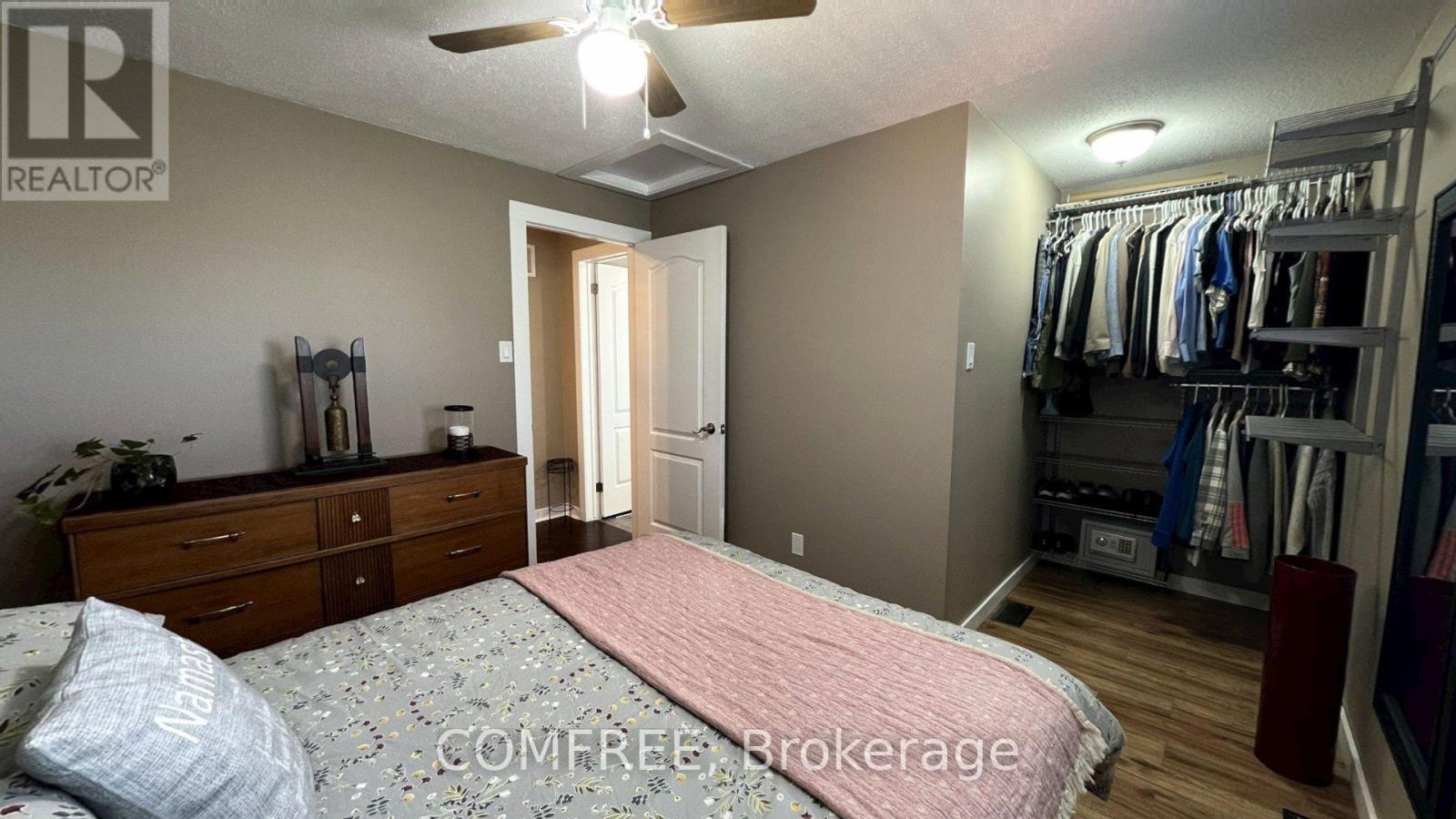 2093 BOAKE STREET - 20