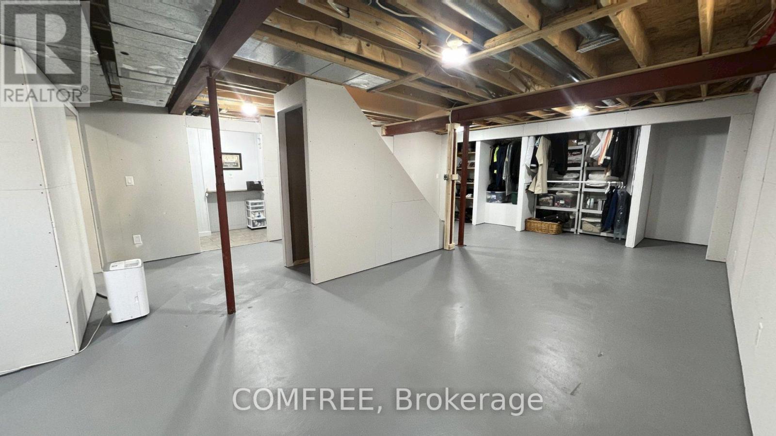 2093 BOAKE STREET - 22