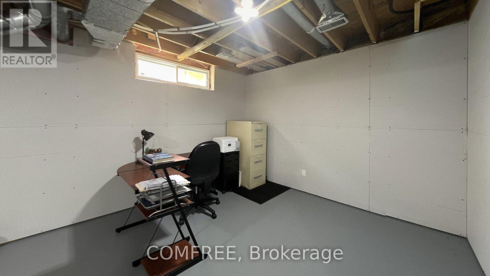 2093 BOAKE STREET - 23