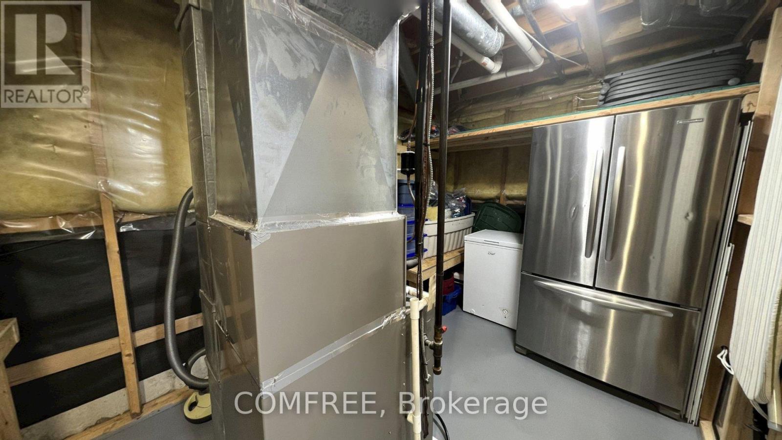 2093 BOAKE STREET - 24