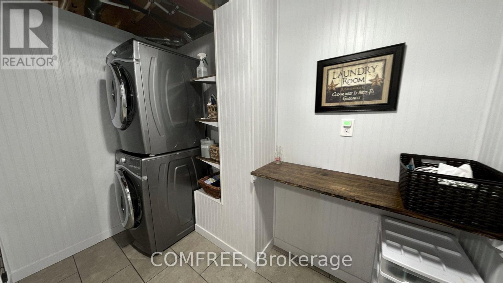2093 BOAKE STREET - 25