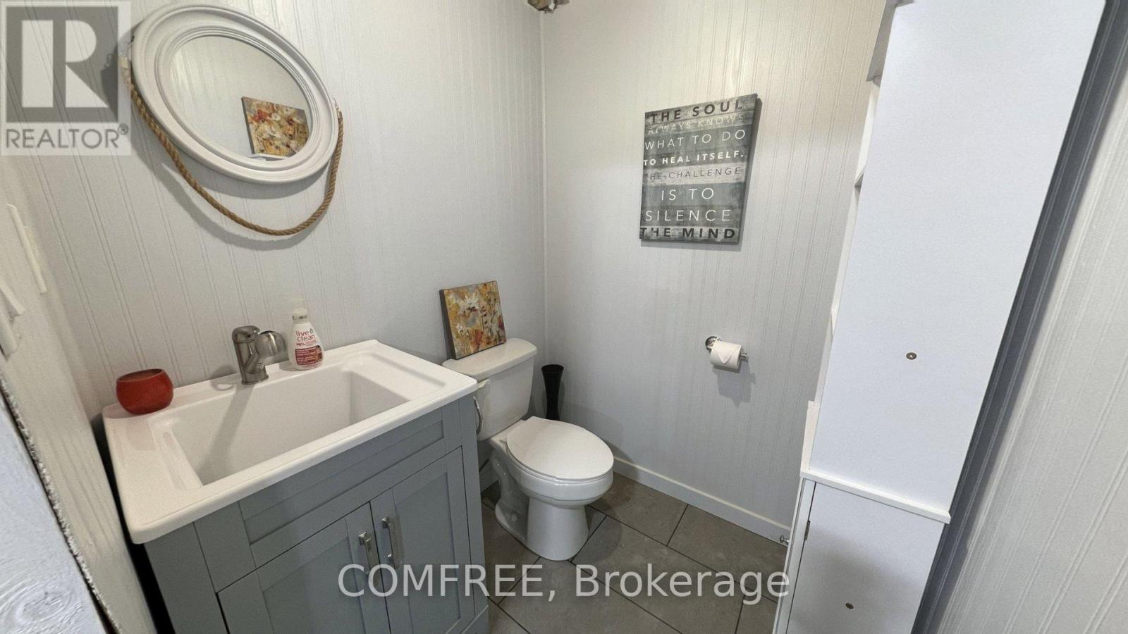 2093 BOAKE STREET - 26