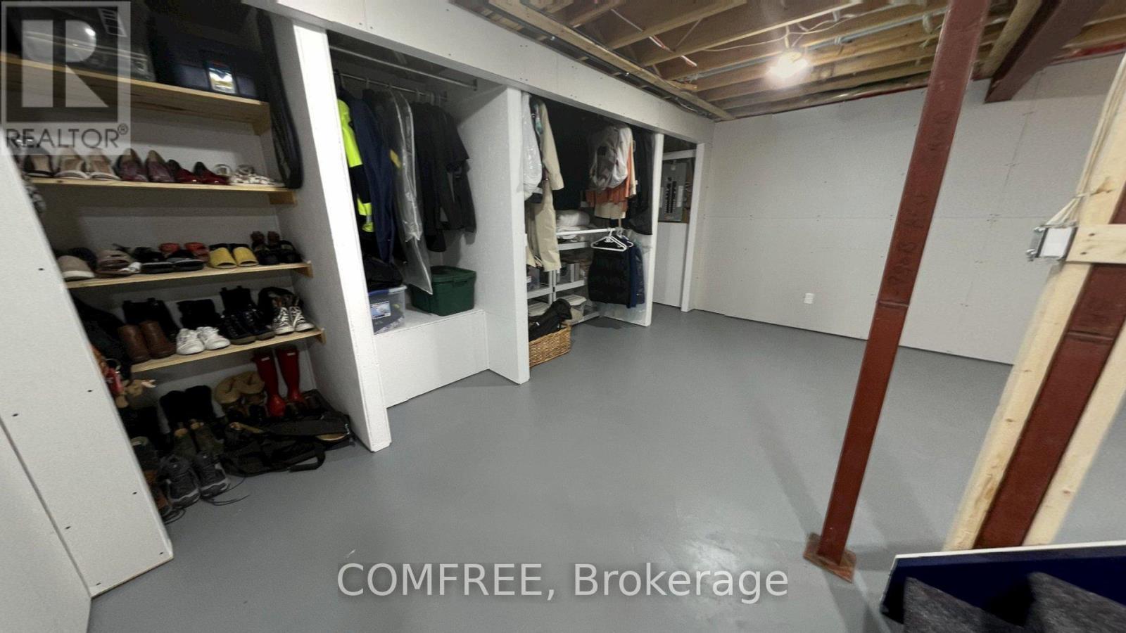2093 BOAKE STREET - 27