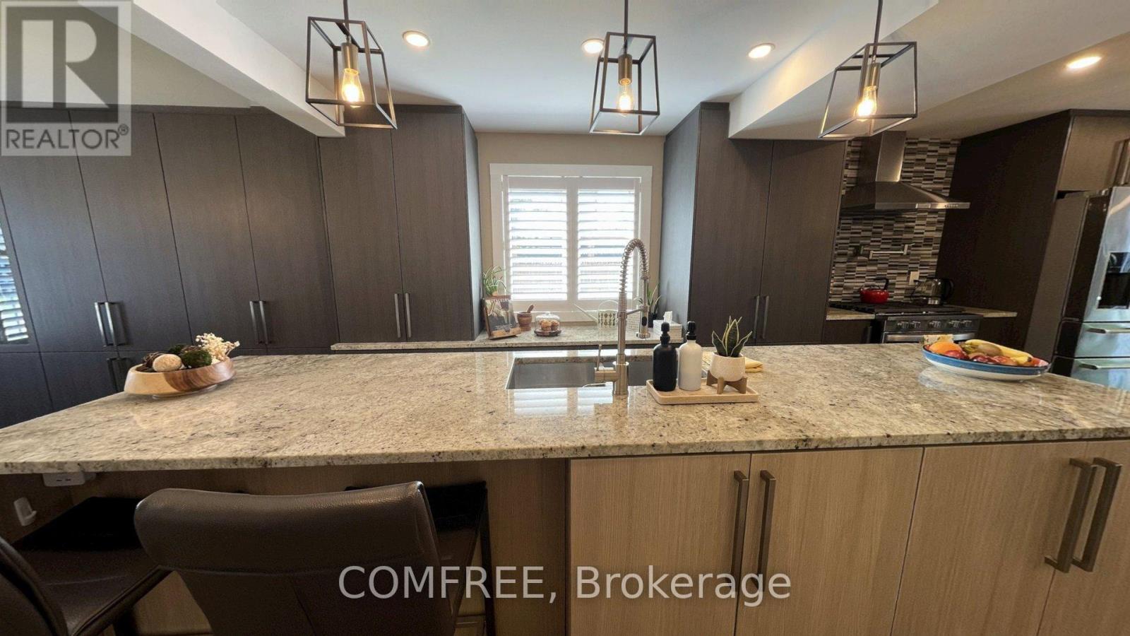 2093 BOAKE STREET - 5