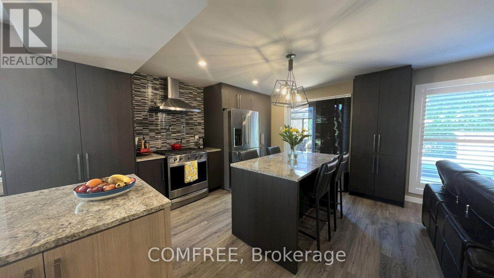 2093 BOAKE STREET - 6